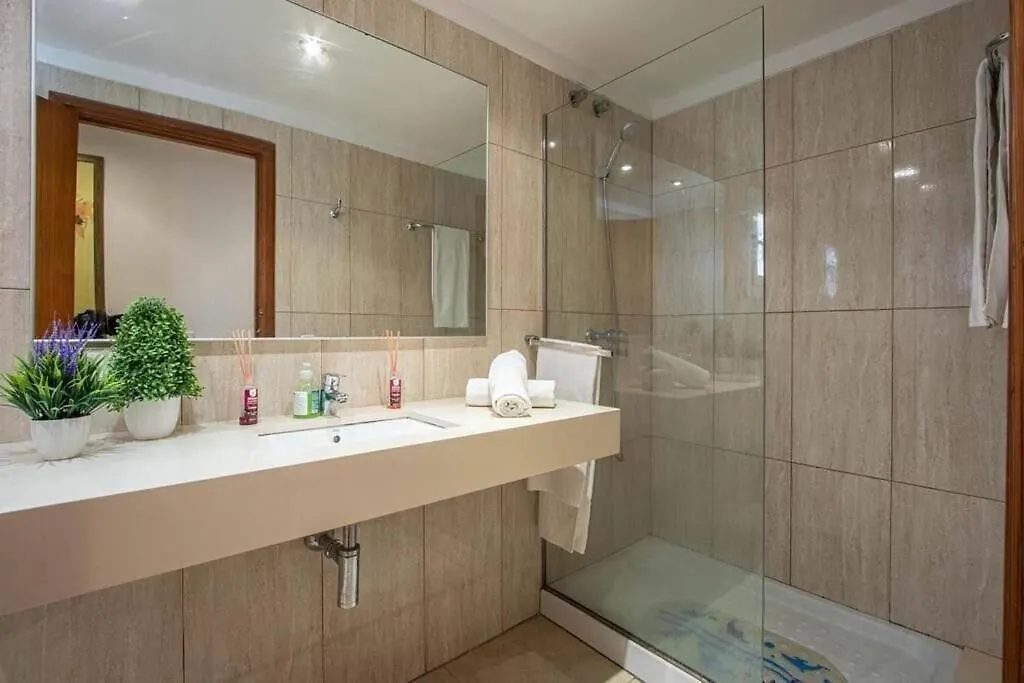 Fabulous Apartment With Beach Views In Puerto Pollensa By Renthousing  بورت دي بوينسا